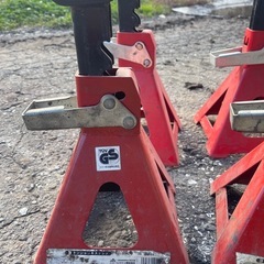 とてもきれいな状態です。 （4本 ）ほとんど使用していません。 車の整備やタイヤ交換の時に使うタイプです。 しっかり車を支えます。 現状渡しになります。 の画像