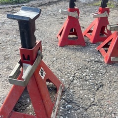 とてもきれいな状態です。 （4本 ）ほとんど使用していません。 車の整備やタイヤ交換の時に使うタイプです。 しっかり車を支えます。 現状渡しになります。 の画像