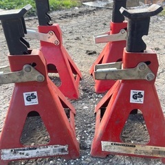 とてもきれいな状態です。 （4本 ）ほとんど使用していません。 車の整備やタイヤ交換の時に使うタイプです。 しっかり車を支えます。 現状渡しになります。 の画像