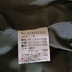 子供服　モスグリーンのファー付きベスト　新品ですの画像