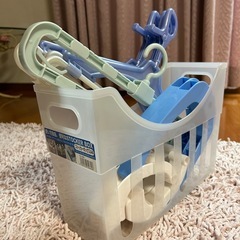 青と白の物干し飛ばないハンガー・大型ふとんピンチとスライドハンガーセットの画像