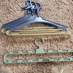 青と白の物干し飛ばないハンガー・大型ふとんピンチとスライドハンガーセットの画像