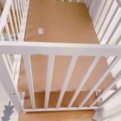 美品ヤトミ ベビーベッド ホワイトの画像