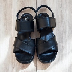 ミークリィ 厚底サンダル 黒 23cm ストラップ マジックテープの画像