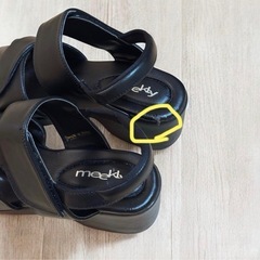 ミークリィ 厚底サンダル 黒 23cm ストラップ マジックテープの画像