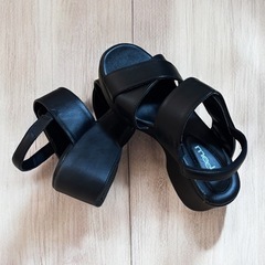 ミークリィ 厚底サンダル 黒 23cm ストラップ マジックテープの画像