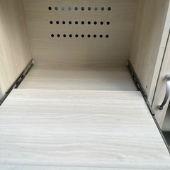 キッチン棚　食器棚の画像