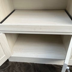 キッチン棚　食器棚の画像