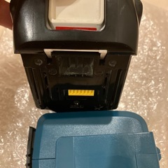 （純正）マキタ　バッテリー　と　（新品）マキタ互換　USB電源アダプター　14.4V 18Vバッテリー対応の画像