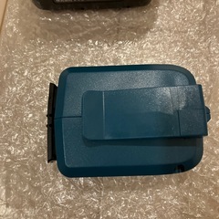 （純正）マキタ　バッテリー　と　（新品）マキタ互換　USB電源アダプター　14.4V 18Vバッテリー対応の画像