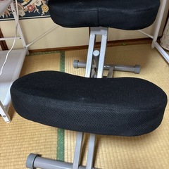 机と椅子
の画像