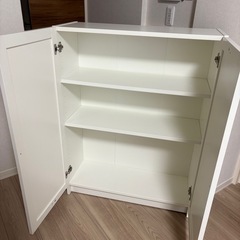 IKEA 扉付き本棚の画像