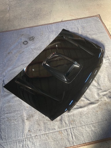 歳末在庫処分！大幅値下げ！12月中旬まで！ 
JB23W スズキ ジムニー 艶あり黒 ピアノブラック ボンネット　塗装品 少し凹みあり