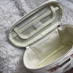 PAUL&JOE ヌネット総柄 持ち手つき バニティ ポーチの画像