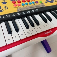 おもちゃ　マイク付きキーボードの画像