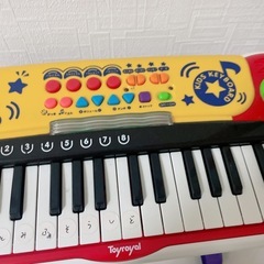 おもちゃ　マイク付きキーボードの画像