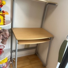 パソコンデスクの画像