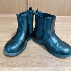 黒のブーツ　キッズブーツ　子供ブーツ　オシャレの画像