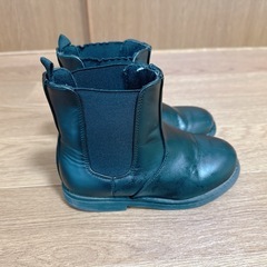 黒のブーツ　キッズブーツ　子供ブーツ　オシャレの画像