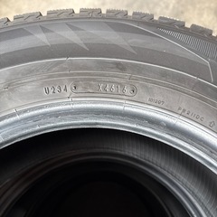 ダンロップスタッドレスタイヤ 4本セット 215/70R15の画像