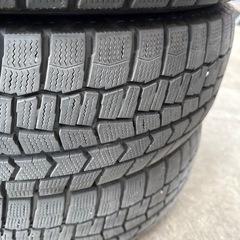 ダンロップスタッドレスタイヤ 4本セット 215/70R15の画像