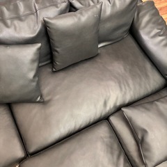 黒色ソファの画像