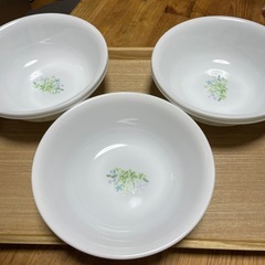 コレールのボール型食器の画像