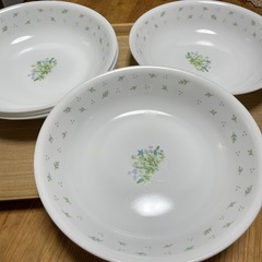 コレールのボール型食器の画像