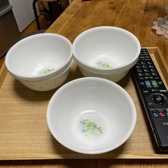 コレールのボール型食器の画像