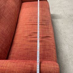 値下げ中【格安】二人掛けソファー 赤系 脚付き コンパクト 人気 早い者勝ち 引取歓迎 配送OKの画像