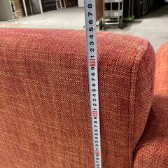 値下げ中【格安】二人掛けソファー 赤系 脚付き コンパクト 人気 早い者勝ち 引取歓迎 配送OKの画像