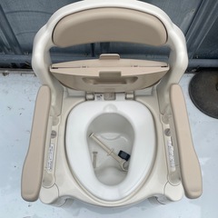 安寿　ポータブルトイレ FX-CP ちびくまくん　アームレスト付きの画像