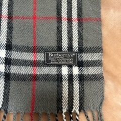 バーバリーBURBERRYマフラー ストール ショール スカーフグレイグレー灰色ノバチェックウール毛100％イングランド製イギリス製英国製レディースLADYS女性用、婦人 ウィメンズ（women’s） メンズ（men’s）男性用、紳士 ユニセックス男女兼用の画像