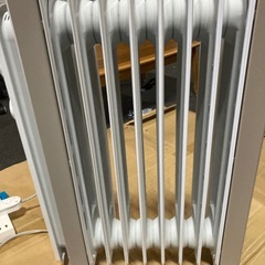 M199・デロンギオイルヒーター　RHJ21F0812-WH この機会にぜひ！の画像