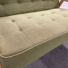 【良品】二人掛けソファー グリーン 天然木フレーム コンパクト 人気 早い者勝ち 引取歓迎 配送OKの画像