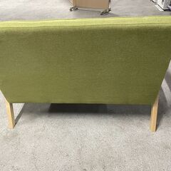 【良品】二人掛けソファー グリーン 天然木フレーム コンパクト 人気 早い者勝ち 引取歓迎 配送OKの画像