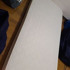 シングルベッドフレーム+マットレスの画像