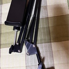 スマホスタンド（スマホを挟んで、寝ながら見る道具）の画像