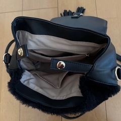 秋冬アイテムに！ファーリュックの画像