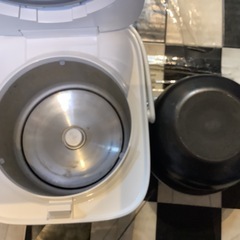 【リサイクルサービス八光】2020年製　ハイアール　３合炊飯器　JJ-M32Aの画像
