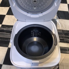 【リサイクルサービス八光】2020年製　ハイアール　３合炊飯器　JJ-M32Aの画像