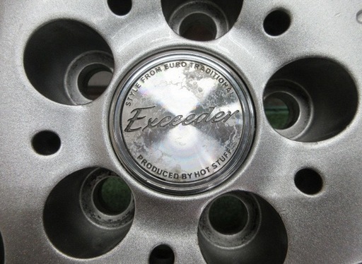 プリウス等に  15× 6J +45 PCD:100-5H アルミホイールのみ。