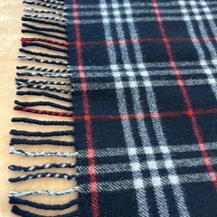 バーバリーBURBERRYマフラーストールショールスカーフネイビー紺色系ダークブルー青色系ノバチェックカシミヤカシミア50％ウール50％イングランド製イギリス製 英国製レディース女性用婦人ウィメンズwomen’sメンズmen’s男性用紳士 ユニセックス男女兼用の画像