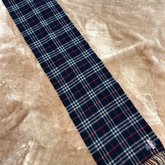 バーバリーBURBERRYマフラーストールショールスカーフネイビー紺色系ダークブルー青色系ノバチェックカシミヤカシミア50％ウール50％イングランド製イギリス製 英国製レディース女性用婦人ウィメンズwomen’sメンズmen’s男性用紳士 ユニセックス男女兼用の画像