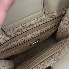 GUESS バッグの画像