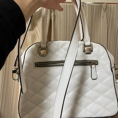 GUESS バッグの画像