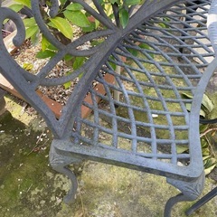 ガーデンチェアとテーブルの4
点セットの画像