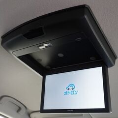 ❤️自社ローン❤️痺れるレッドカラー🤩後部座席にモニター付き🎶8人乗りハイブリッド🤗の画像