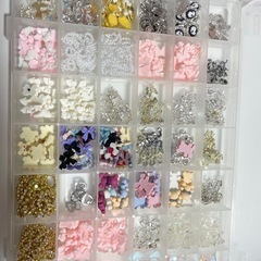 ネイルパーツ大量　まとめ売りの画像