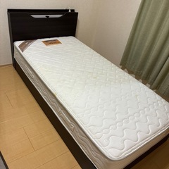 シングルベッドフレーム+マットレスの画像